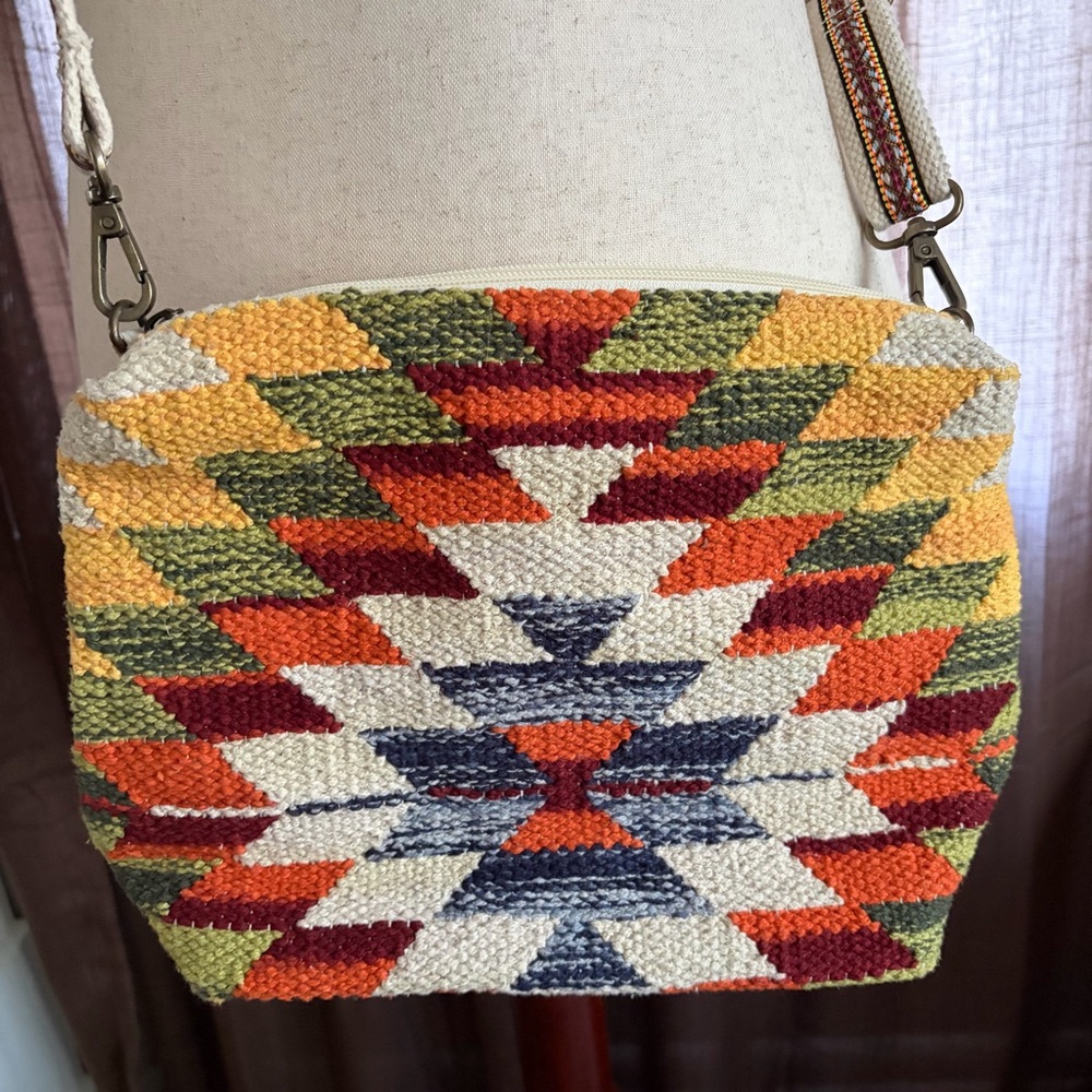 Panache Apparel Aztec Tribal Western Woven Patterned Crossbody Purse - Picture 3 of 14